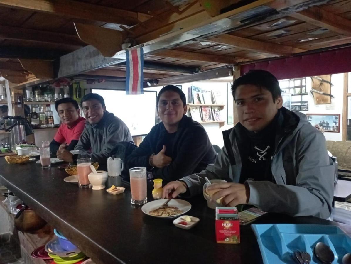 Andes Hostel อัวรัซ ภายนอก รูปภาพ