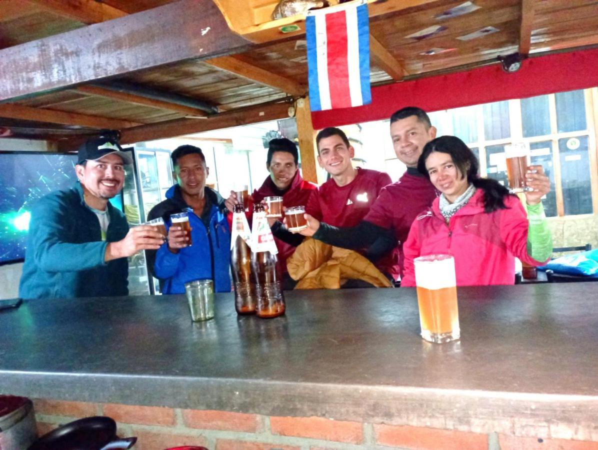 Andes Hostel อัวรัซ ภายนอก รูปภาพ